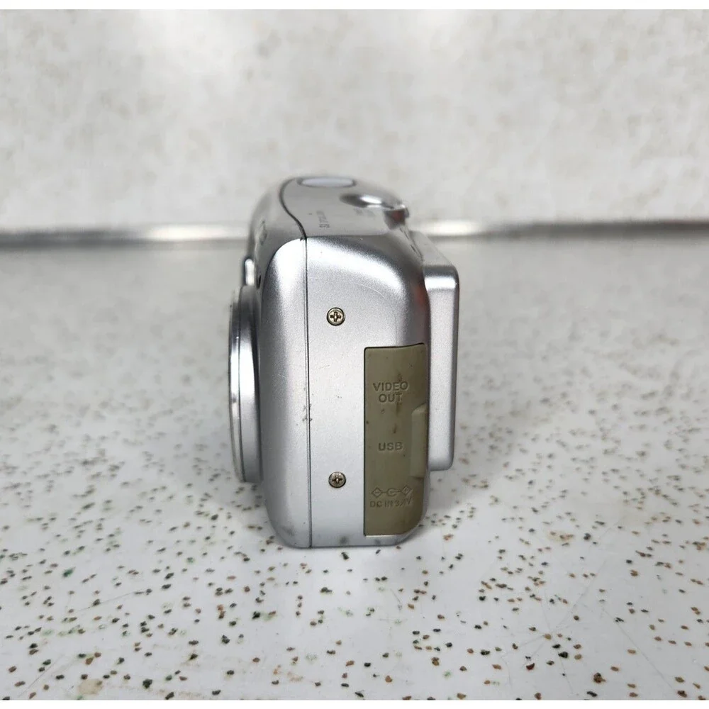 Olympus CAMEDIA D-535 Zoom 3.2MP Digital Camera Silver 3X Zoom For Parts